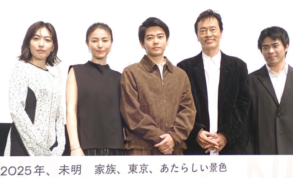 　（左から）木竜麻生、井川遥、黒崎煌代、遠藤憲一、団塚唯我監督