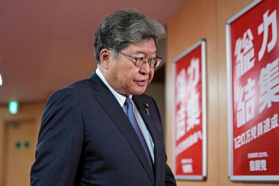 　自民党本部に入る萩生田光一氏＝７日