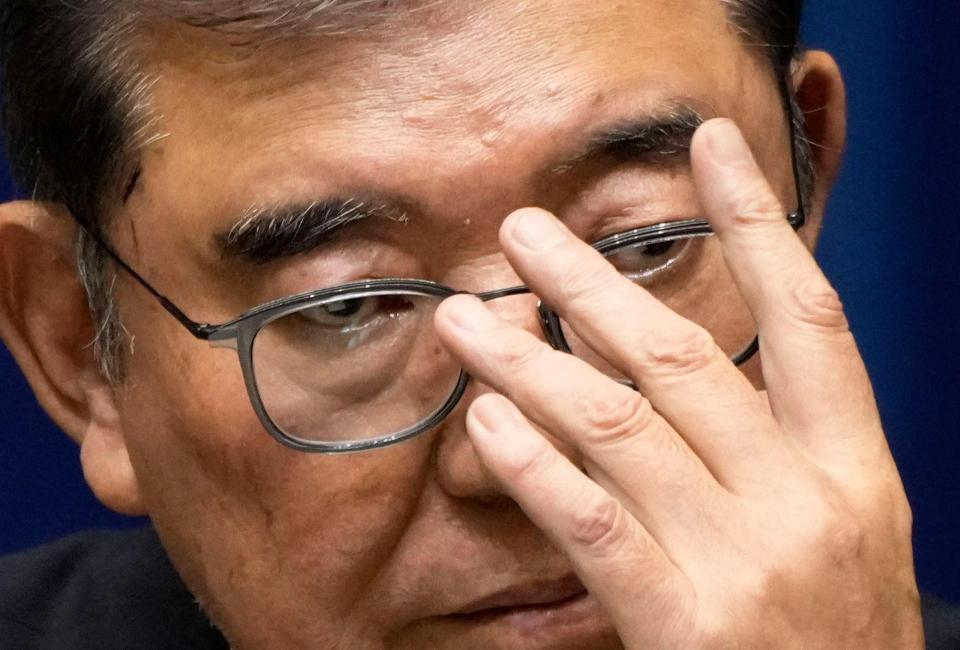 　戦後８０年に合わせた「内閣総理大臣所感」を発表し、記者の質問を受ける石破首相＝１０日