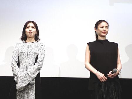 　公開記念舞台あいさつを行った（左から）木竜麻生、井川遥