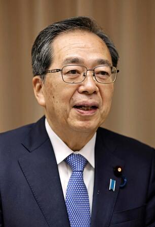 　記者団の取材に応じる公明党の斉藤代表