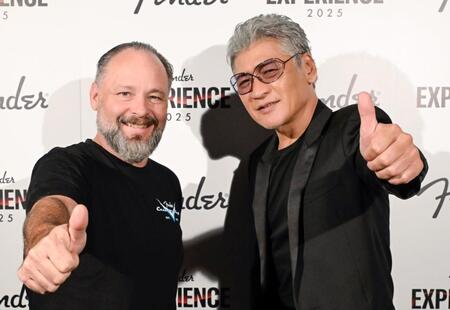 　吉川晃司（右）とポール・ウォーラー氏