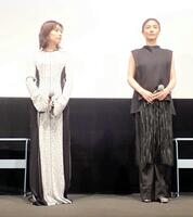 　公開記念舞台あいさつを行った（左から）木竜麻生、井川遥
