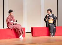 　独演会藤山直美（右）と対談した桂二葉（撮影：木原千裕）