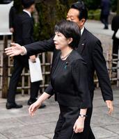 　経済安保相時代に靖国神社を参拝に訪れた高市氏＝２０２３年８月