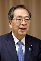 　記者団の取材に応じる公明党の斉藤代表