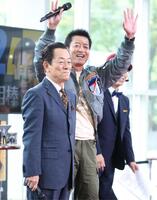 　ファンミーティングに登場した水谷豊（左）と寺脇康文（撮影・金田祐二）