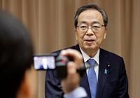 　記者団の取材に応じる公明党の斉藤代表