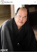 のちの葛飾北斎こと勝川春朗を演じる、くっきー！大河ドラマ「べらぼう～蔦重栄華乃夢噺～」のインスタグラム＠ｂｅｒａｂｏｕ＿ｎｈｋより。