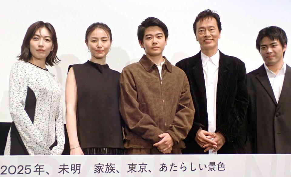 　（左から）木竜麻生、井川遥、黒崎煌代、遠藤憲一、団塚唯我監督