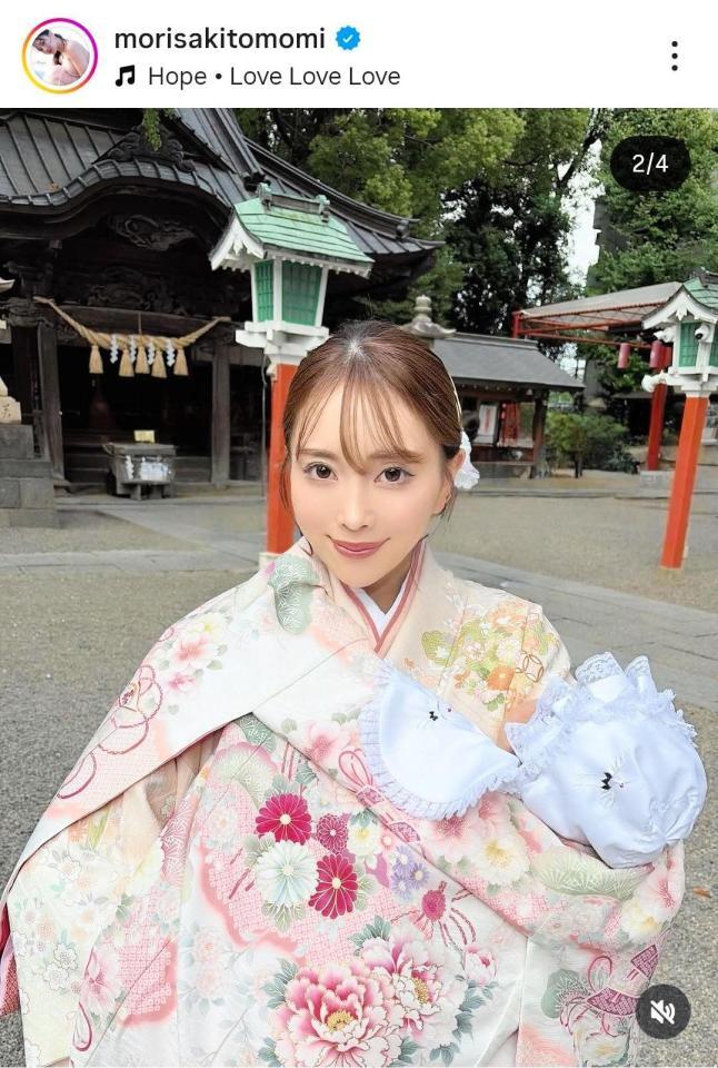 　森咲智美のインスタグラム（＠ｍｏｒｉｓａｋｉｔｏｍｏｍｉ）から