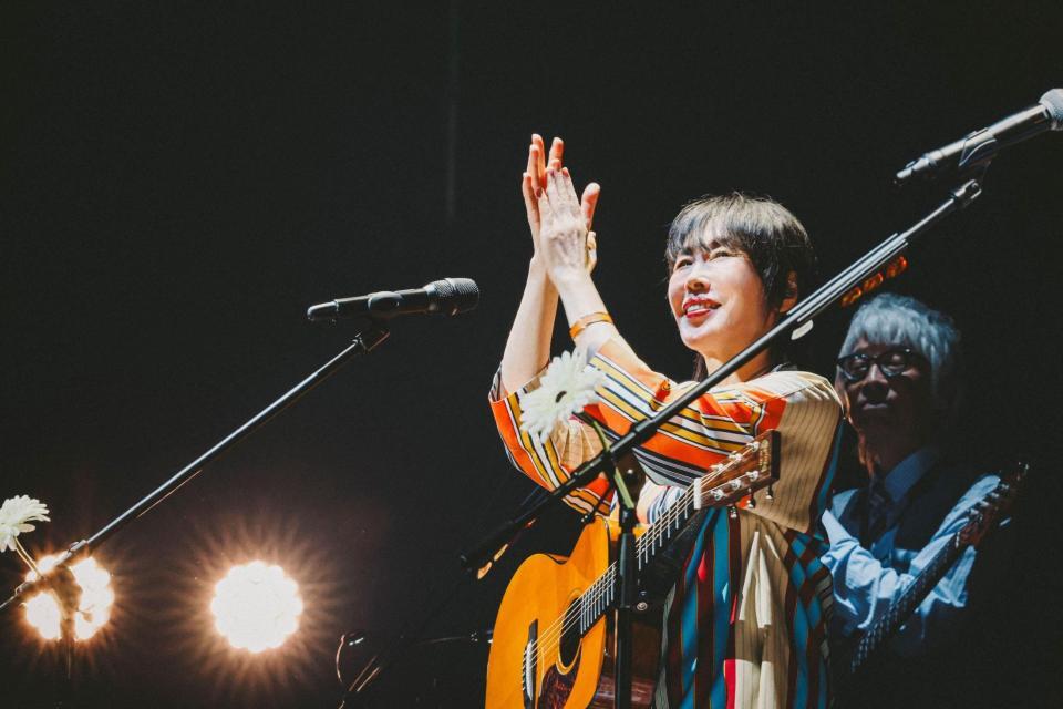 　「九段下フォーク・フェスティバル’２５」で歌唱する原由子