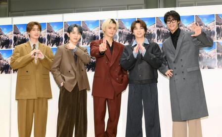 　フォトブック発売を記念してポーズを決める（左から）Ｍ！ＬＫの山中柔太朗、吉田仁人、佐野勇斗、塩﨑太智、曽野舜太（撮影・堀内翔）