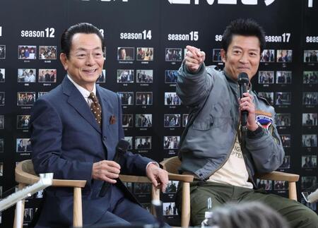 　ファンミーティングに登場した水谷豊（左）と寺脇康文（撮影・金田祐二）