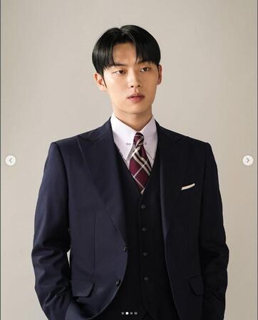 　韓国芸能プロダクション・ＧＯＬＤＭＥＤＡＬＩＳＴの公式インスタグラム＠ｇｏｌｄｍｅｄａｌｉｓｔ＿ｏｆｆｉｃｉａｌより　チェ・ヒョヌク