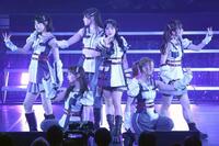 　パフォーマンスを披露するＯｎｅＧｅｍ　©２０２５　Ｚｅｓｔ，Ｉｎｃ．