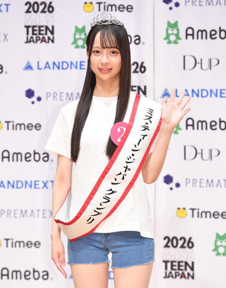 　グランプリに輝き笑顔の上野真子さん（撮影・開出牧）