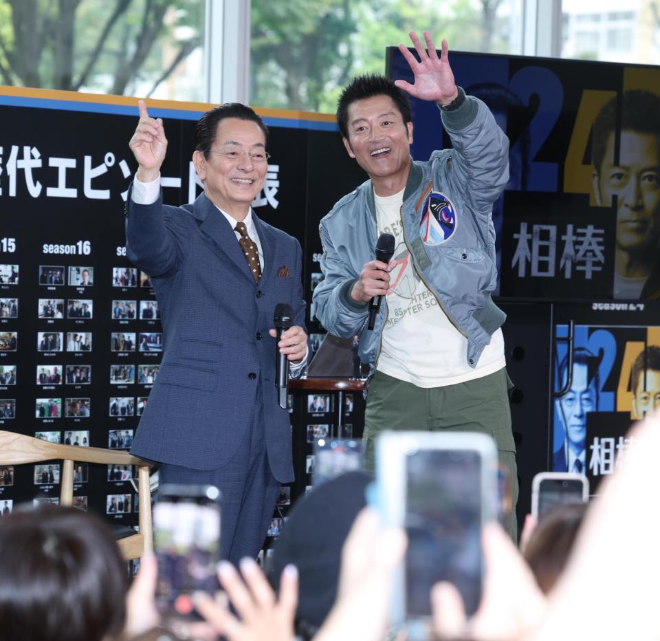 　トークで盛り上げる水谷豊（左）と寺脇康文（撮影・金田祐二）