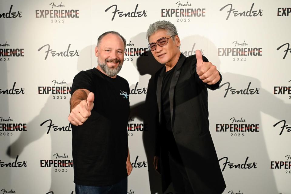 　吉川晃司（右）とポール・ウォーラー氏