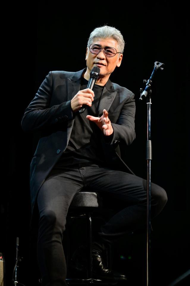 　イベントに出席した吉川晃司