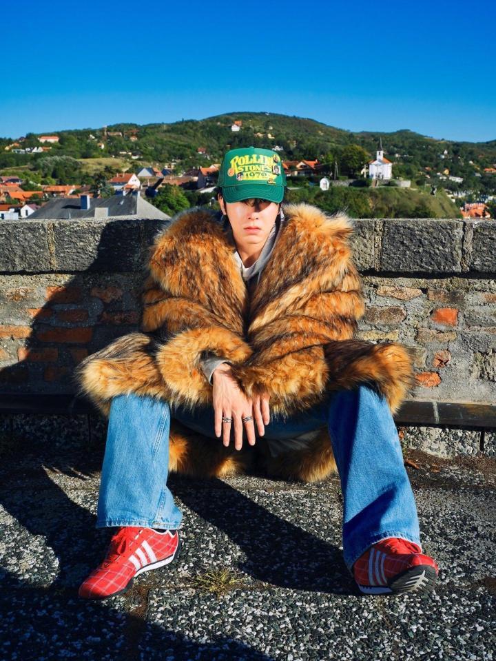 　東方神起の公式Ｘ＠ＴＶＸＱより　ユンホ「Ｉ－ＫＮＯＷ」ティザー