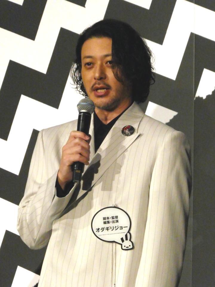 　トークするオダギリジョー