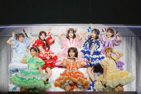 　初の全国ツアーの最終公演で躍動するＣＵＴＩＥ　ＳＴＲＥＥＴ（前列左から）板倉可奈、川本笑瑠、古澤里紗（後列左から）梅田みゆ、佐野愛花、桜庭遥花、増田彩乃、真鍋凪咲　Ⓒヨシモリユウナ