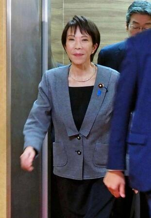 　自民党本部に入った高市総裁