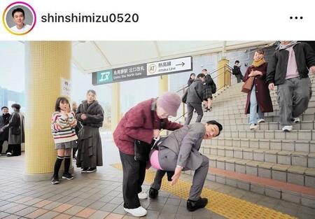 ＮウォームのＣＭに出演する清水伸。インスタグラム＠ｓｈｉｎｓｈｉｍｉｚｕ０５２０（１０月１４日付）より