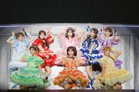 　初の全国ツアーの最終公演で躍動するＣＵＴＩＥ　ＳＴＲＥＥＴ（前列左から）板倉可奈、川本笑瑠、古澤里紗（後列左から）梅田みゆ、佐野愛花、桜庭遥花、増田彩乃、真鍋凪咲　Ⓒヨシモリユウナ