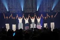 　沖縄凱旋ライブで笑顔を魅せるＭＡＸと出演者