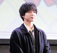 　イベントに出席した鈴木仁