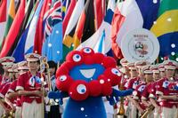 　閉幕日、パレードに登場したミャクミャク