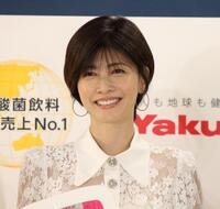 　笑顔を見せる内田有紀