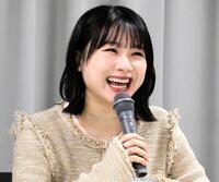 　出演舞台について笑顔で語る石田亜佑美