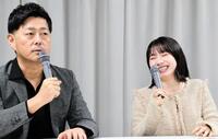 　宅間孝行（左）のコメントにタジタジとなる石田亜佑美