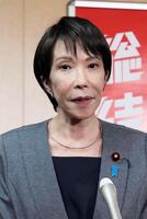 　両院議員総会、懇談会を終え、記者団の取材に応じる自民党の高市総裁＝14日午後、東京・永田町の党本部