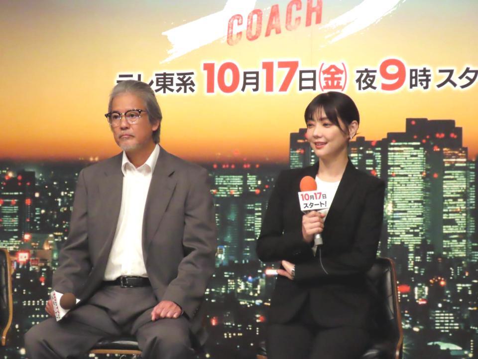 　ドラマ「コーチ」の会見に出席した唐沢寿明（左）と倉科カナ