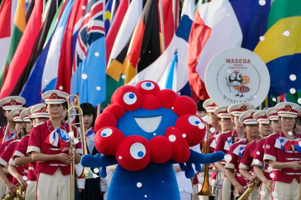 　閉幕日、パレードに登場したミャクミャク