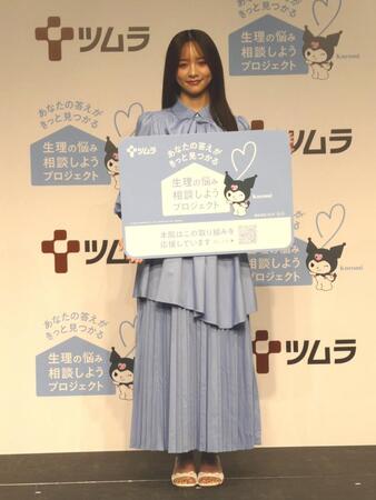 　写真撮影に応じる森香澄