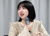 　出演舞台についての取材に応じる石田亜佑美