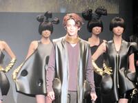 　「きのこの山」をイメージしたファッションで登場した森崎ウィン