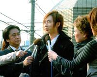 神妙な面持ちで復帰会見した、いしだ壱成＝２００３年撮影