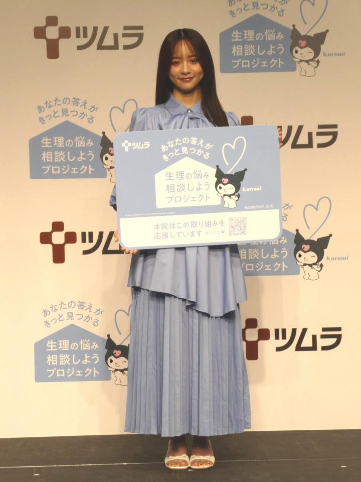 　写真撮影に応じる森香澄