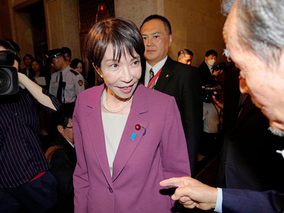 　国民民主党の玉木代表との会談を終え、部屋を出る自民党の高市総裁