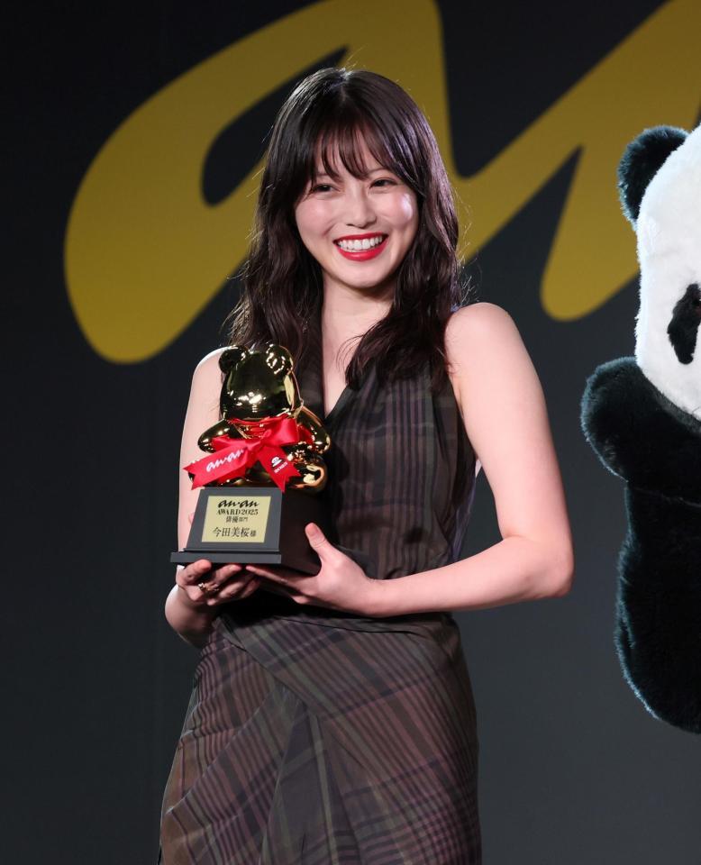 　ａｎａｎ　ＡＷＡＲＤ授賞式に登場した今田美桜（撮影・石井剣太郎）