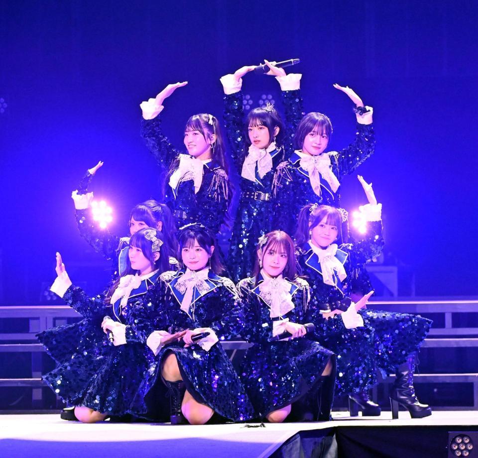 　ポーズを決めるＯＣＨＡ　ＮＯＲＭＡ（撮影・持木克友）