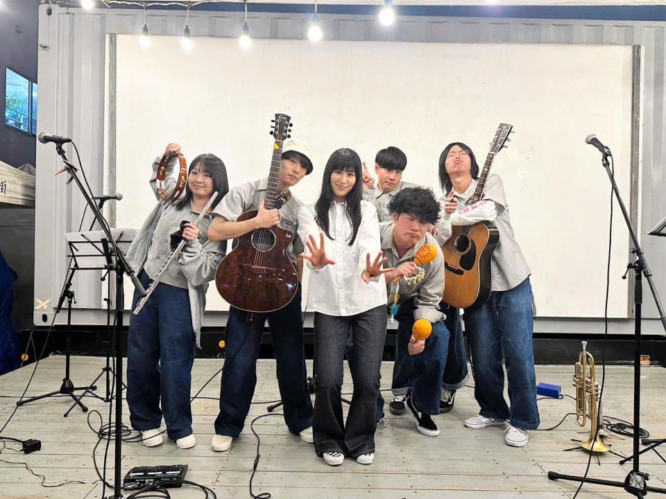 　少年キッズボウイの（左から）服部、山岸、 アキラ、きもす、こーしくん、カツマタ