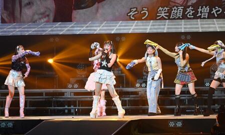 　新曲を披露したＯＣＨＡ　ＮＯＲＭＡ（撮影・持木克友）