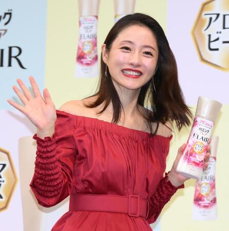 　降壇する石原さとみ（撮影・堀内翔）